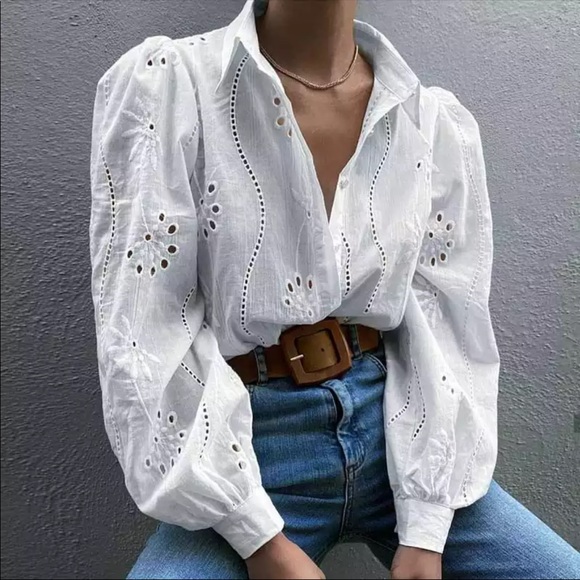 Tops - Boho embroidered eyelet pearl buttonup top white